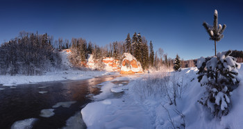 Утес / Морозное февральское утро, утес Zvārtes, Латвия.
