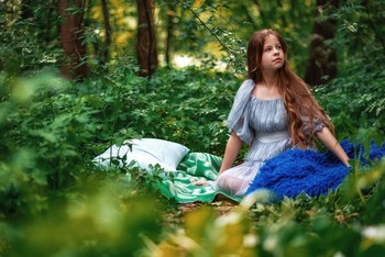 Пробуждение в лесу / модель Юлиана Смирнова
платье предоставлено фотостудией «Косплей»