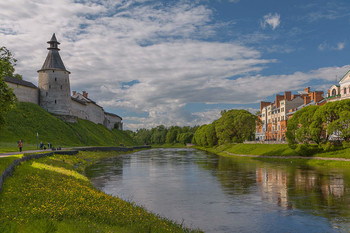 Весна - набережная Псковы.... / ***