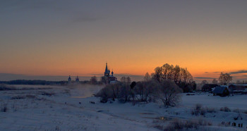 Морозное утро в Дунилово / Замерзшая Теза местами парит у монастыря.