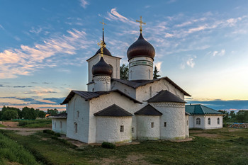 Церковь Николая Чудотворца / г.Остров, Псковская область (год постройки 1543 г., Колокольня – 1802 г.)