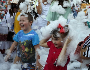 Детство / Праздник мыльных пузырей в Челябинске