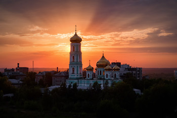 Купола на закате / Слудская церковь, Пермь.