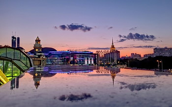 После захода солнца / Вид Киевский вокзал, ТЦ Европейский, гостиницу Рэдисон-Украина.