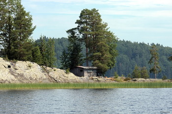 &nbsp; / ..Карелия...самая граница с Финляндией,озеро Янисъярви... древнейшее озеро Карелии возрастом 700 миллионов лет.площадь водной глади Янисъярви составляет более 200 кв. км, а глубина в разных местах озера колеблется от 7 до 57 метров. Почти все берега каменистые или покрытые лесом, есть довольно высокие скальники.