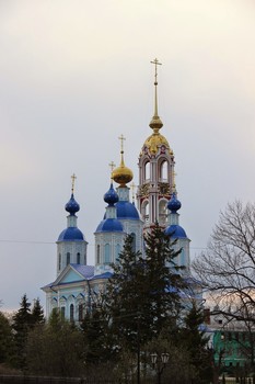 Городской храм / На закате в пасмурно погоду