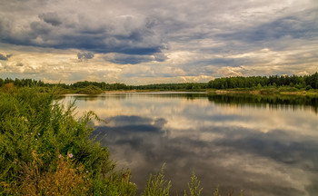 Озеро в лесу, перед дождём # 02 / 25 июля 2021. Дальний восток, Московской области, Дрезна..