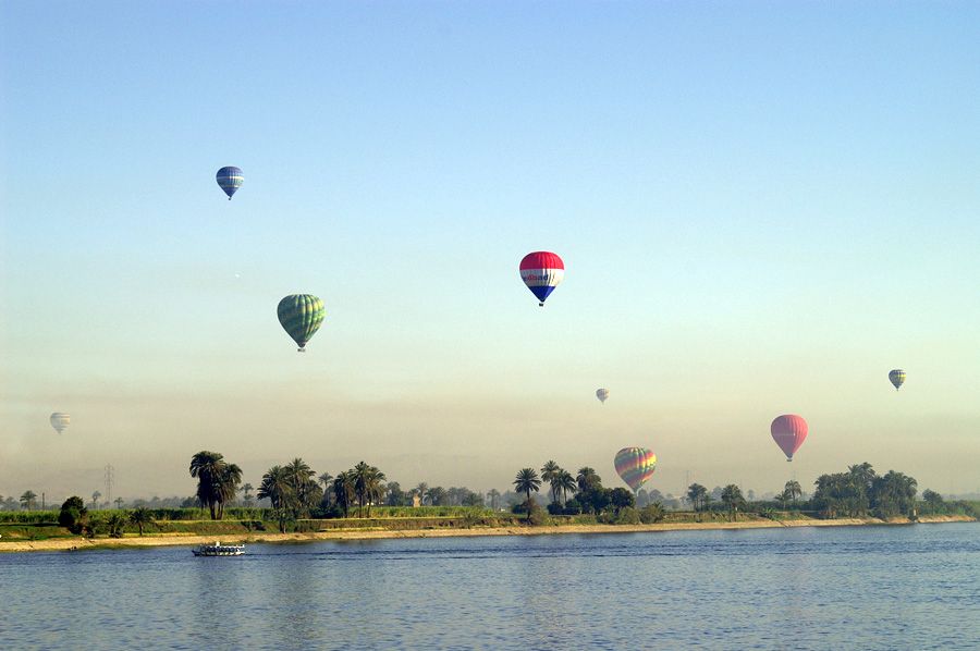 Над нилом. Воздушные шары над Плещеевым озером. Воздушные шары над Нилом. Шары над Плещеевым озером. Шар над озером Чад.