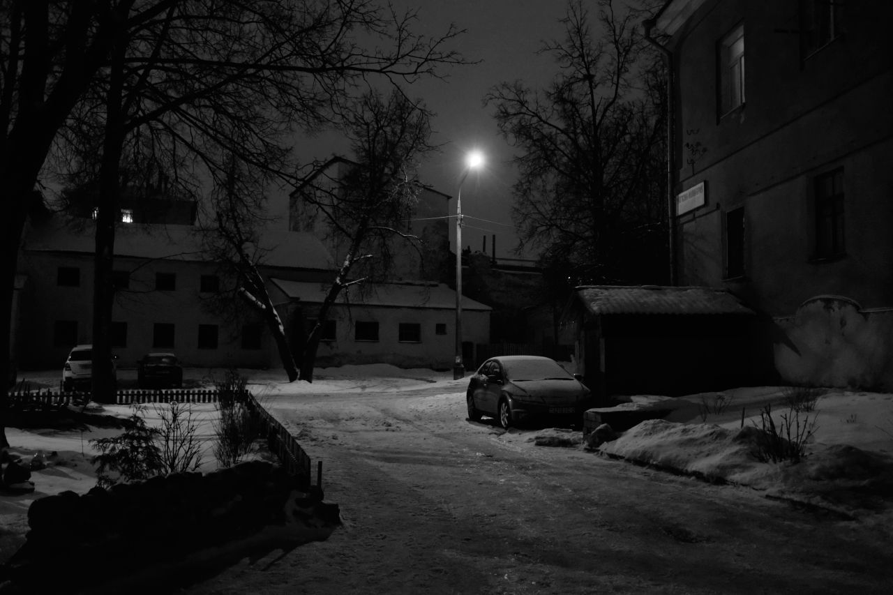 25 вечером 20. На улице зимой вечером во дворе. Улица двор. Фото вечернего двора. Фото двора зимой вечером.
