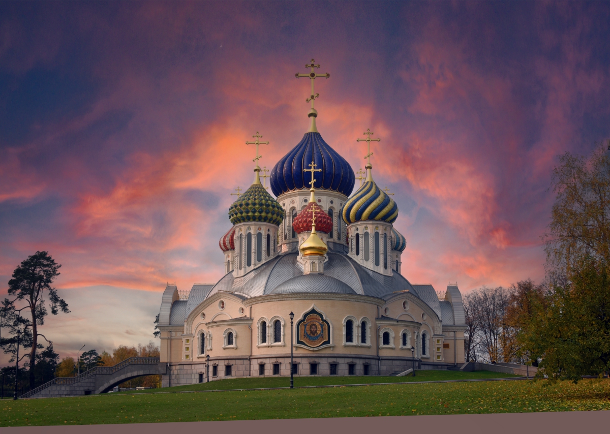 Переделкино храм игоря. Собор Игоря Черниговского в Переделкино. Храм Игоря Черниговского Владивосток. Переделкино храм Игоря Черниговского лето с сиренью. Благовещенский храм в Переделкино.