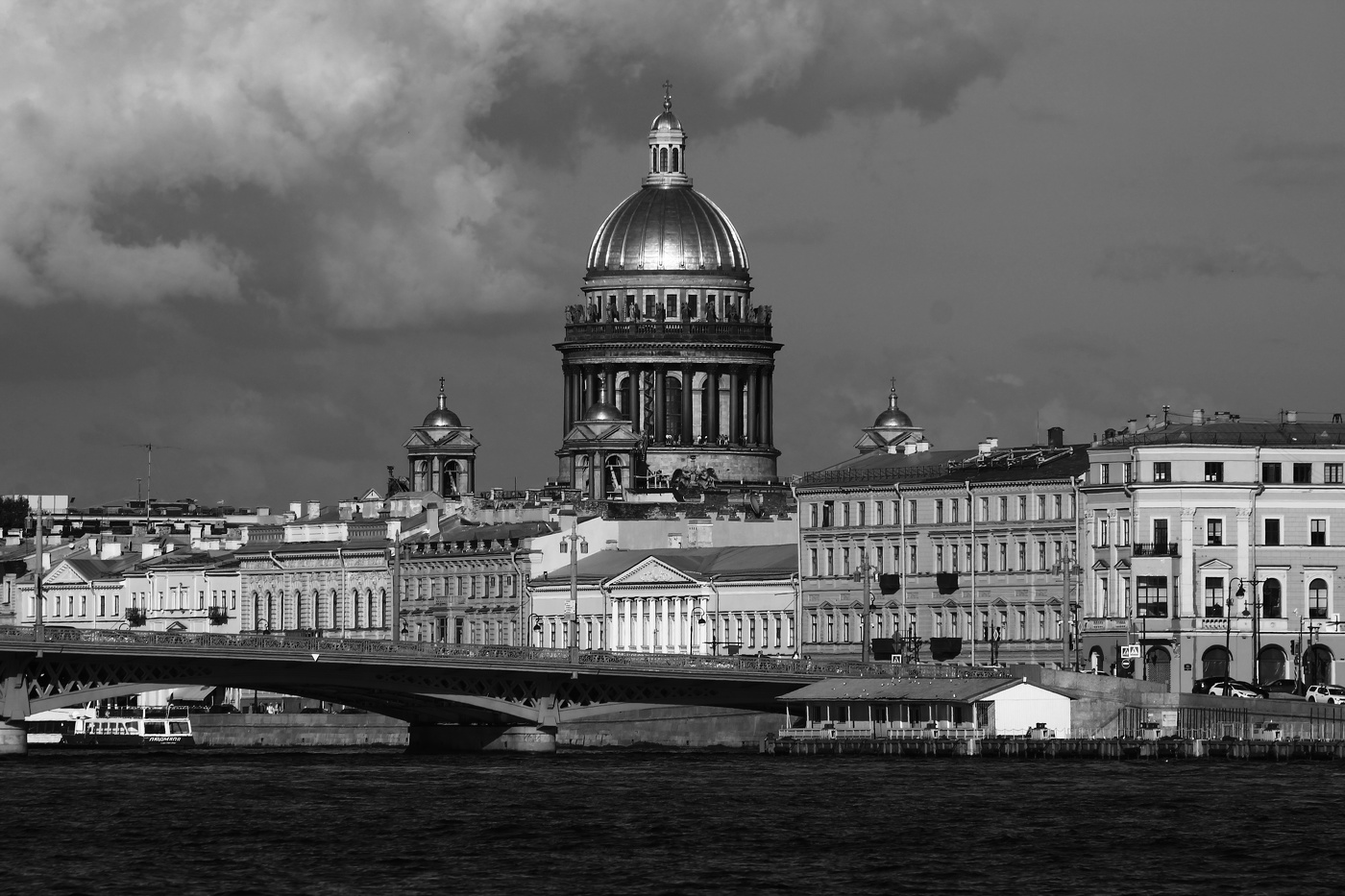 Питер август фото Вид на Исаакиевский Собор / фото