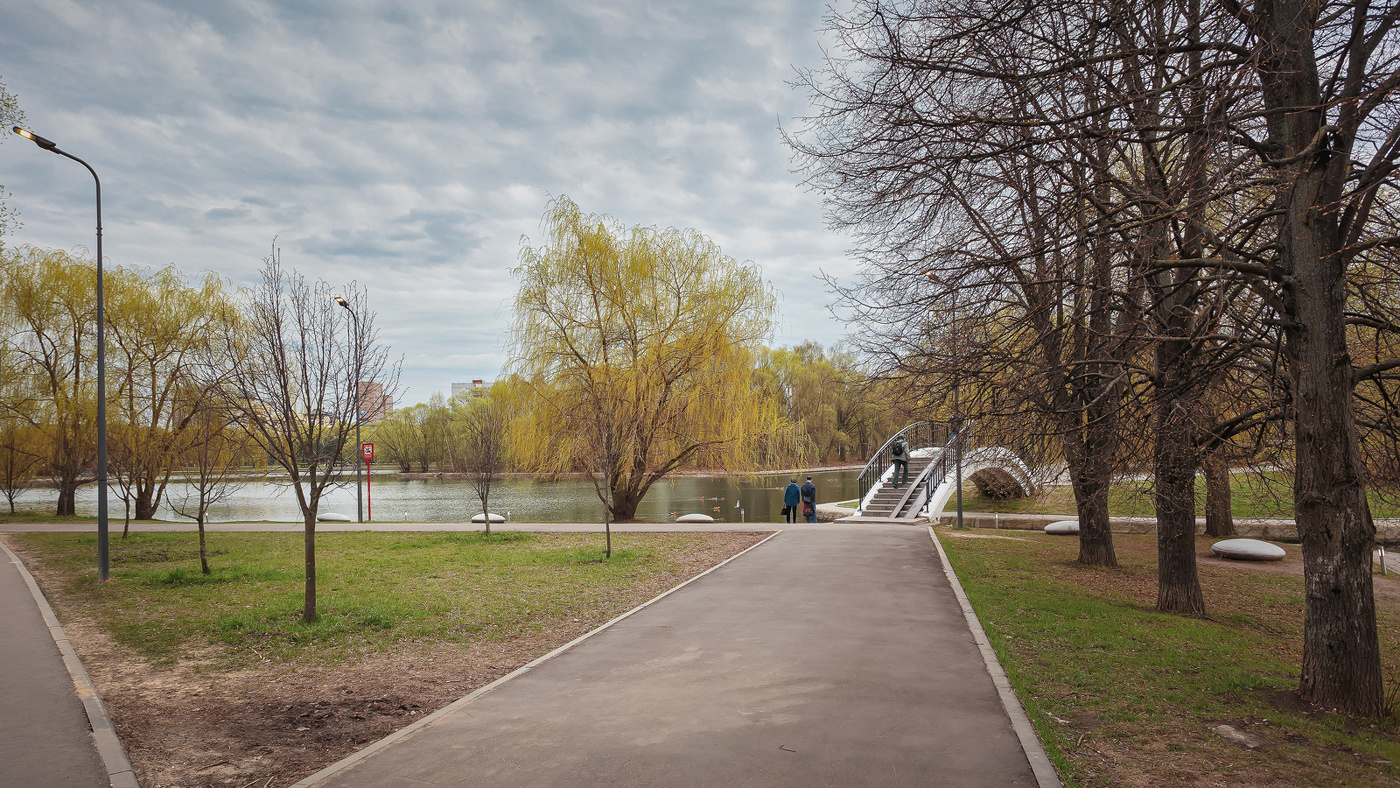 Памятники парка дружбы речной вокзал. В каком парке дружбы. В каком парке дружбы. Парк дружбы химки. Парк дружбы на речном вокзале памятники.