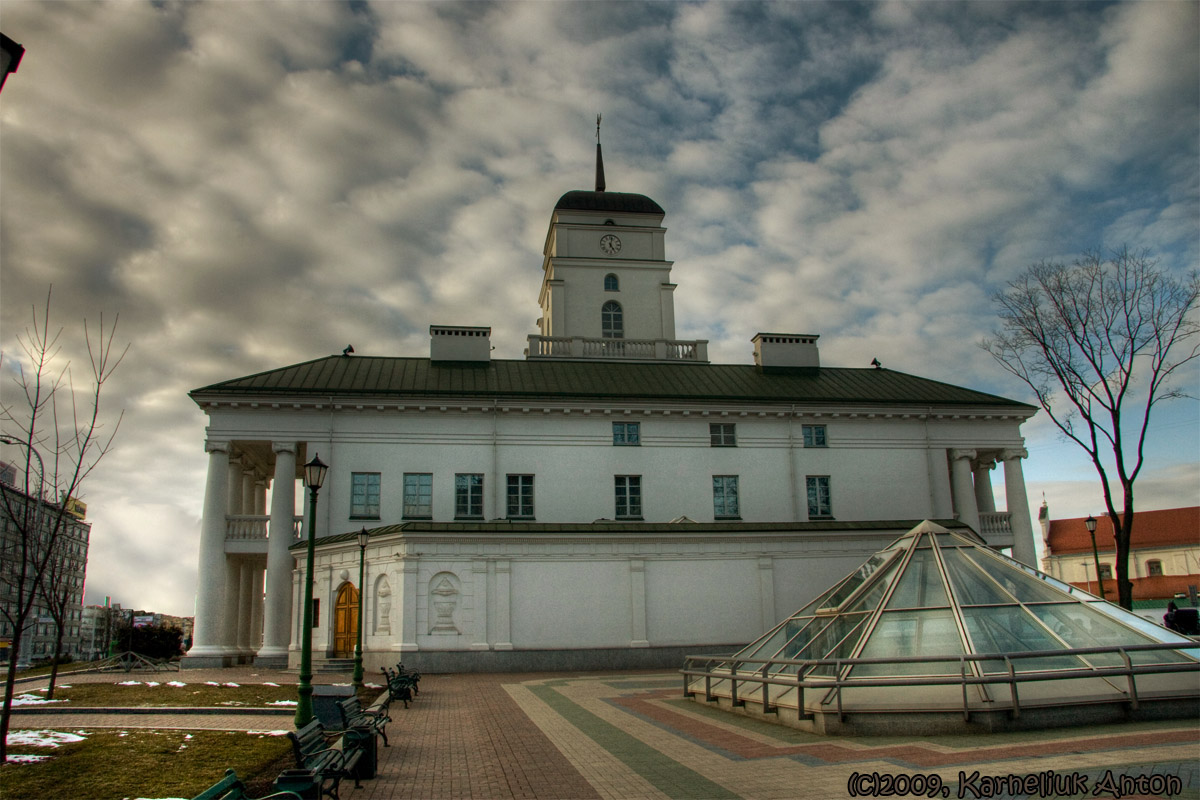 Городская ратуша минск. Минск ратуша. Музей Минская городская ратуша. Памятник у ратуши Минска.