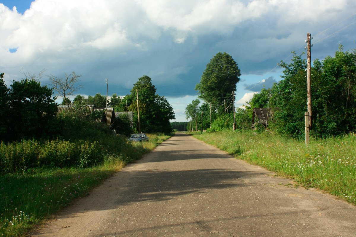 Дорога в деревне. Веролюбовка. Деревенские дороги. Село возле дороги.