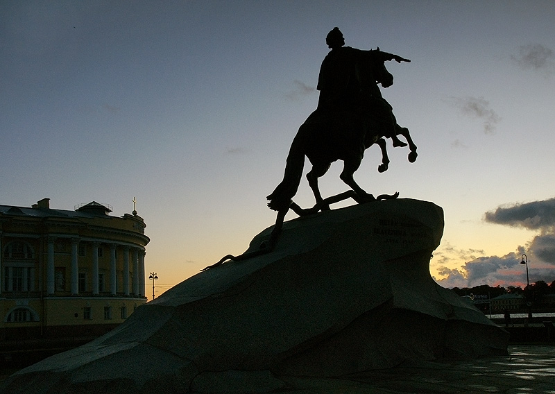 Император санкт петербург. Санкт-Петербург демотиваторы. Демотиватор культура. Демотиваторы СПБ. Демотиваторы про петербуржцев.