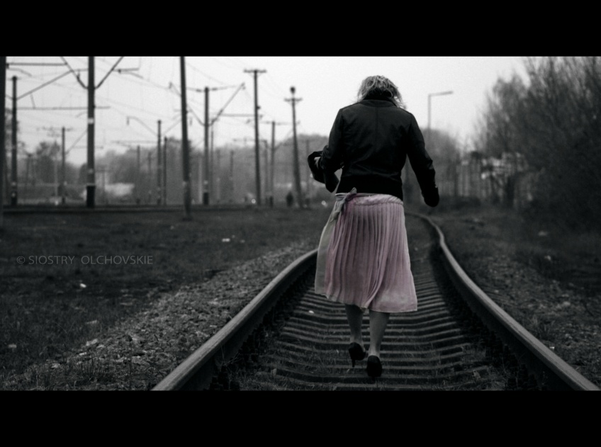 Обои с ботинками на крыши. Небо под сапогами. Сапоги в луже. Плачущее небо под ногами. Осень веселье лужи.