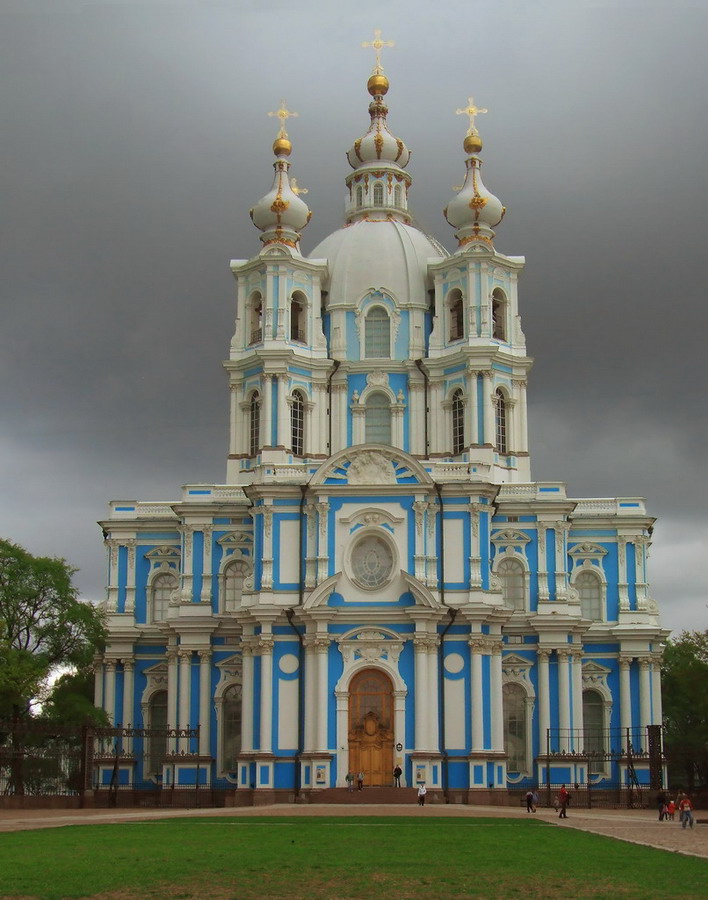 Архитектура б. Франческо Бартоломео Растрелли Смольный собор. Смольный собор Растрелли. Растрелли Архитектор Смольный собор. Б Ф Растрелли Архитектор Смольный.