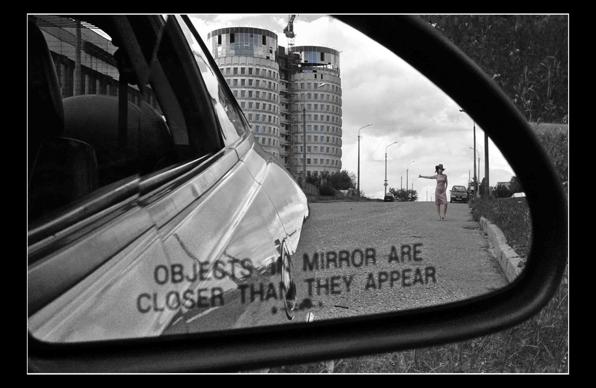 Ненавижу машину. Objects in Mirror are closer than they appear. Objects in Mirror are closer than they appear картинка. Objects in Mirror are closer than they appear Мем.