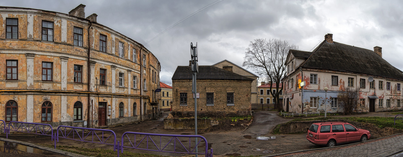 мрачный двор. опустели дворы. советский двор. опустели дворы. опустели дворы.