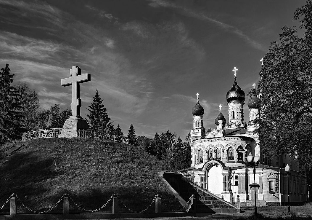 Здесь более. Братская могила русских воинов павших в Полтавской битве. Фото храма Виктора воина белая дача. Картинка с Братский стол.