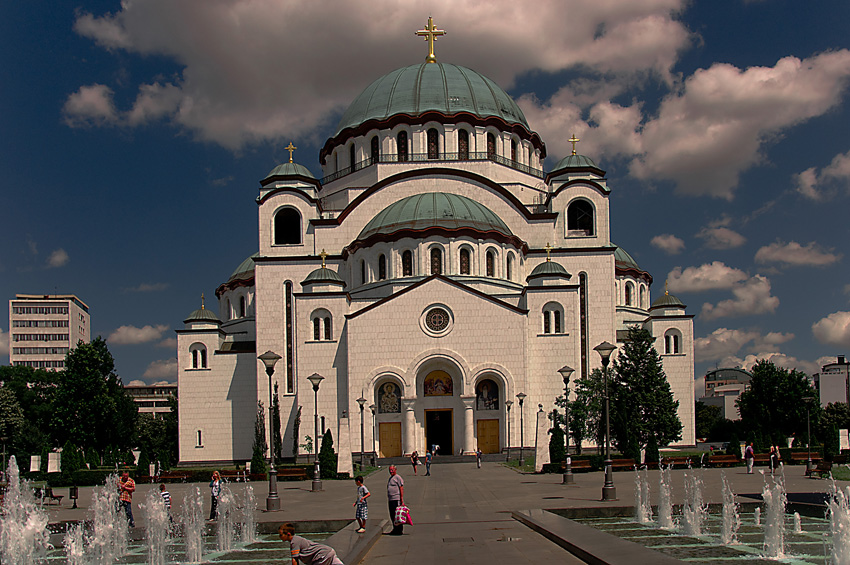 Храм саввы сербского. Храм Святого Саввы Сербия. Монастырь Саввы в Белграде. Неовизантийский храм Сербия. Храм во имя Святого Саввы в Белграде.