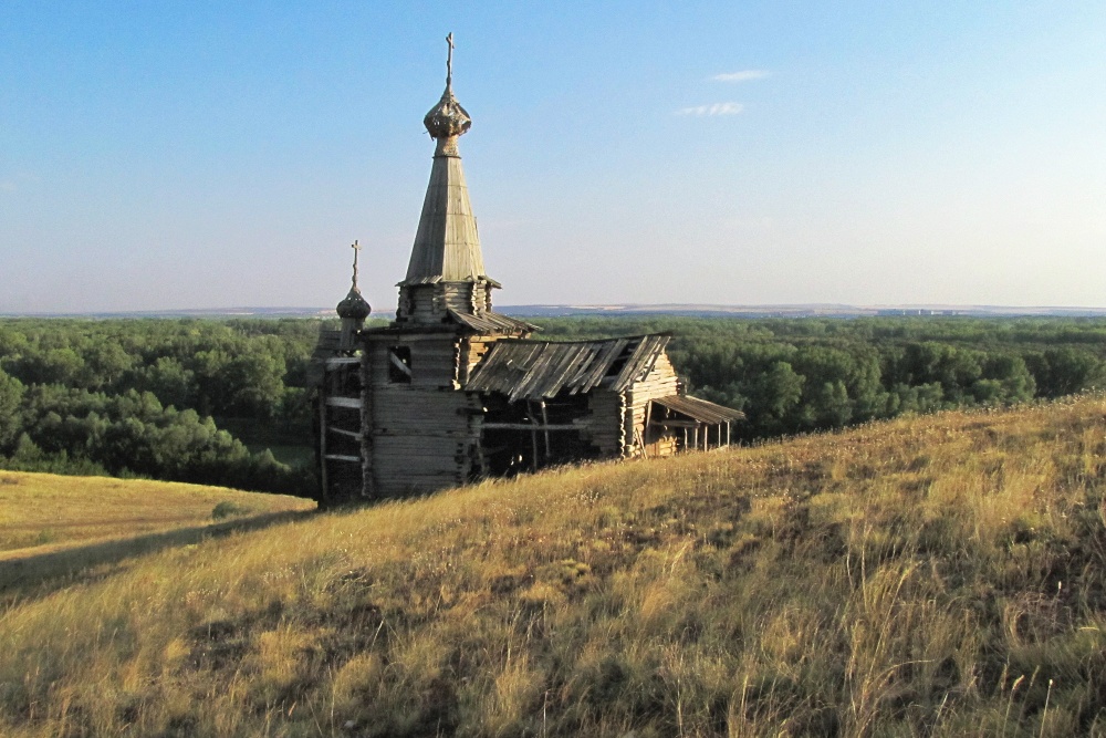 Пугачев деревня. Красная гора Саракташ. Красная гора Саракташ фото. Русский бунт красная гора. Деревянная Церковь в поле.