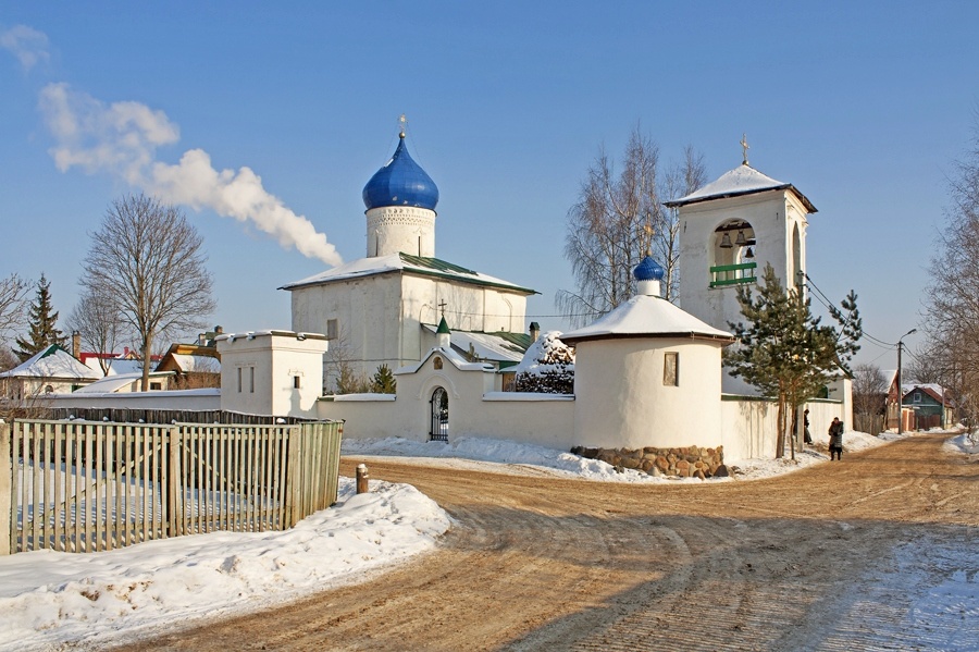 скромный храм. заречный храм божией матери. католический храм в сша. церковь скромная фото. храм на стрелке красноярск.