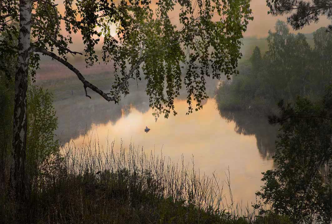 Бежит река в тумане слушать. Фёдор Сологуб Забелелся туман за рекой. Забелелся туман над рекой Сологуб. Забелелся туман за рекой. За рекой.