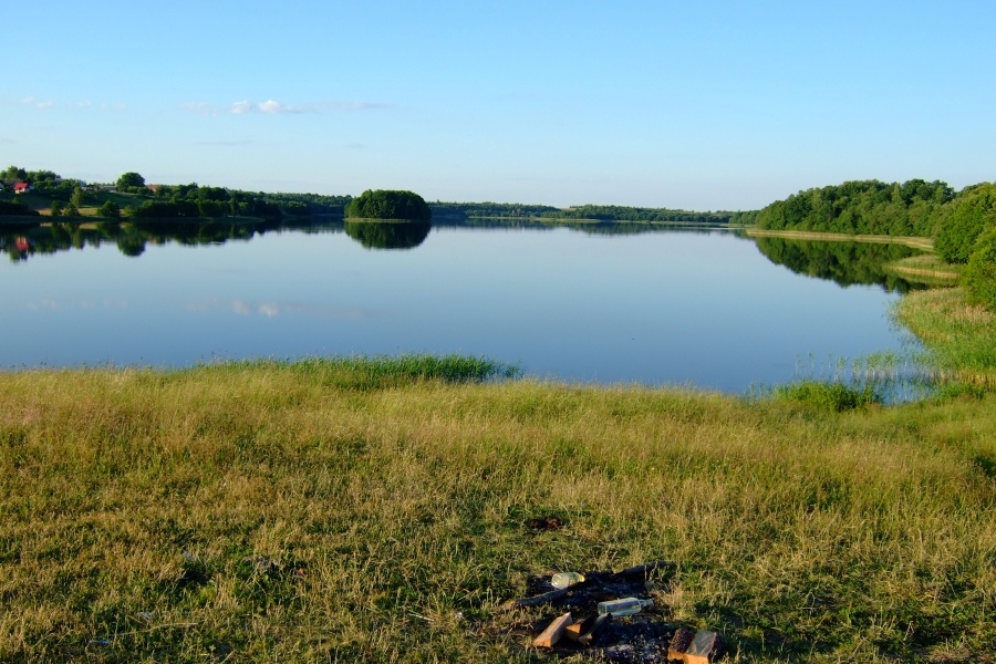 Озеро городно. Озеро деревня Пикшик. Даутларово деревня озеро. Городно.