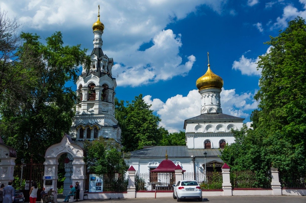 Храм ильи пророка сайт. Церковь Ильи пророка в Москве. Храм Ильи пророка в Черкизове. Храм св Илии пророка Москва в Черкизове. Храм Илии пророка в Солнцево.