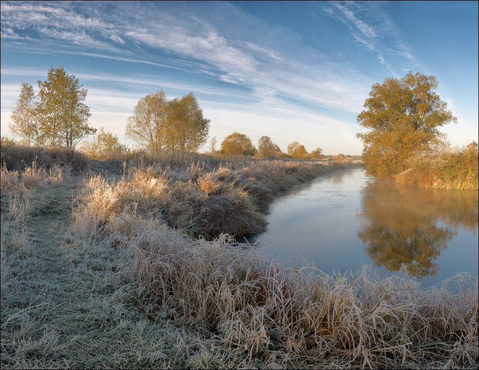 Доброе морозное осеннее. Река Шерна осенью. Шерна осень. Утро на Шерне. Морозное утро осень.