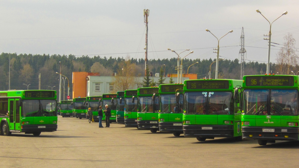 Автобусный парк сегодня. Автобусный парк. Автобусный парк Великий Новгород. Автобусный парк Великий Новгород Хутынская. Парк автобусов.