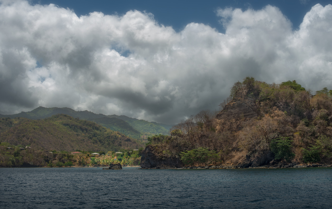 Coast line. Buyan and Tamblingan Lake.