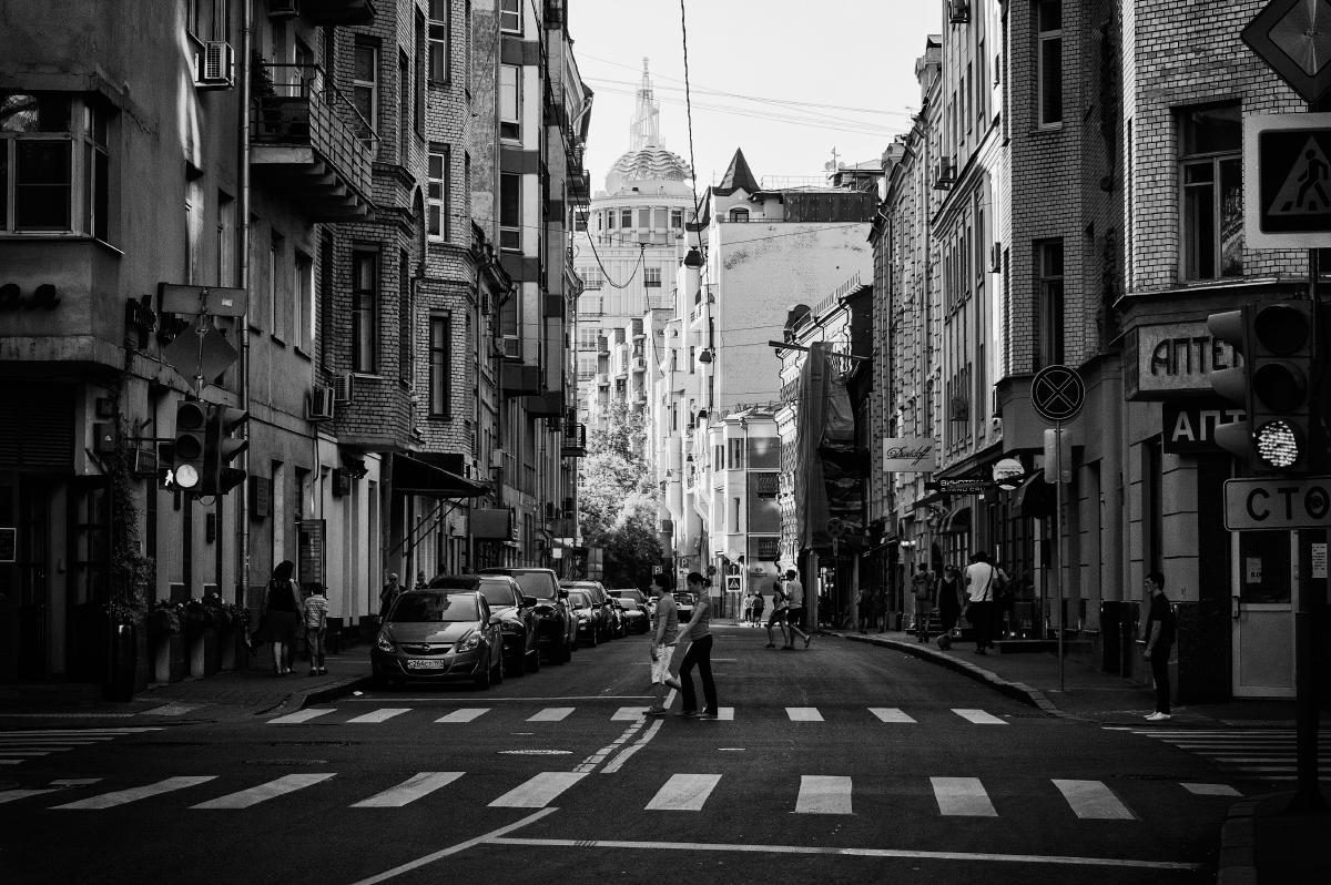 Малая бронная фото. Малая Бронная Москва. Малая Бронная фотосессия. Малая Бронная лето. Летнее утро малая Бронная.