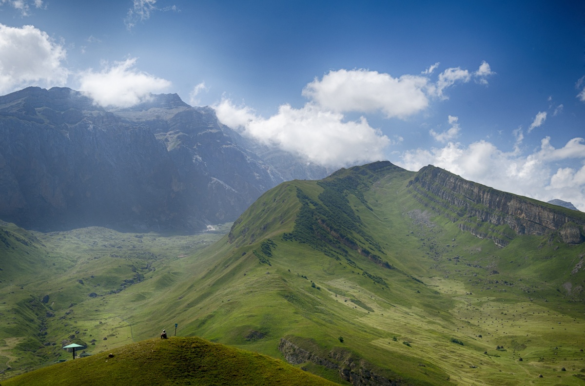 Шаха горе. Шахдаг (гора). Шах Даг гора в Азербайджане. Азербайджан Шахдагский хребет. Кусары.гора Шахдаг.