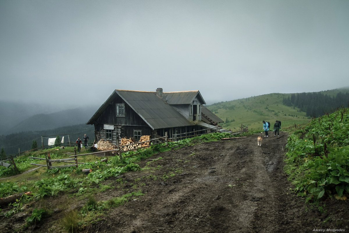 Живуть. Вилок живут ли сейчас там люди Украина Карпаты фото.