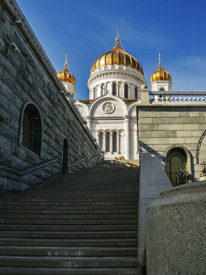 Ступени храмов. Храм Христа Спасителя лестница. Ступеньки храм Христа Спасителя. Храм Христа Спасителя на Клязьме. Храм Христа Спасителя лестница рядом новая.