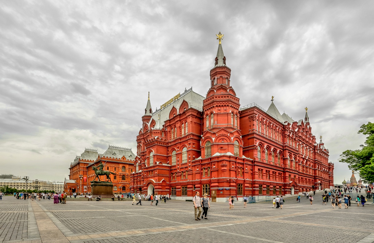 Архитектура москвы. Московская архитектура. Красный памятник архитектуры. Красное здание знаменитое.