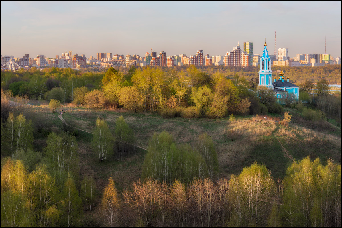 поверхность москвы фото желтый фон