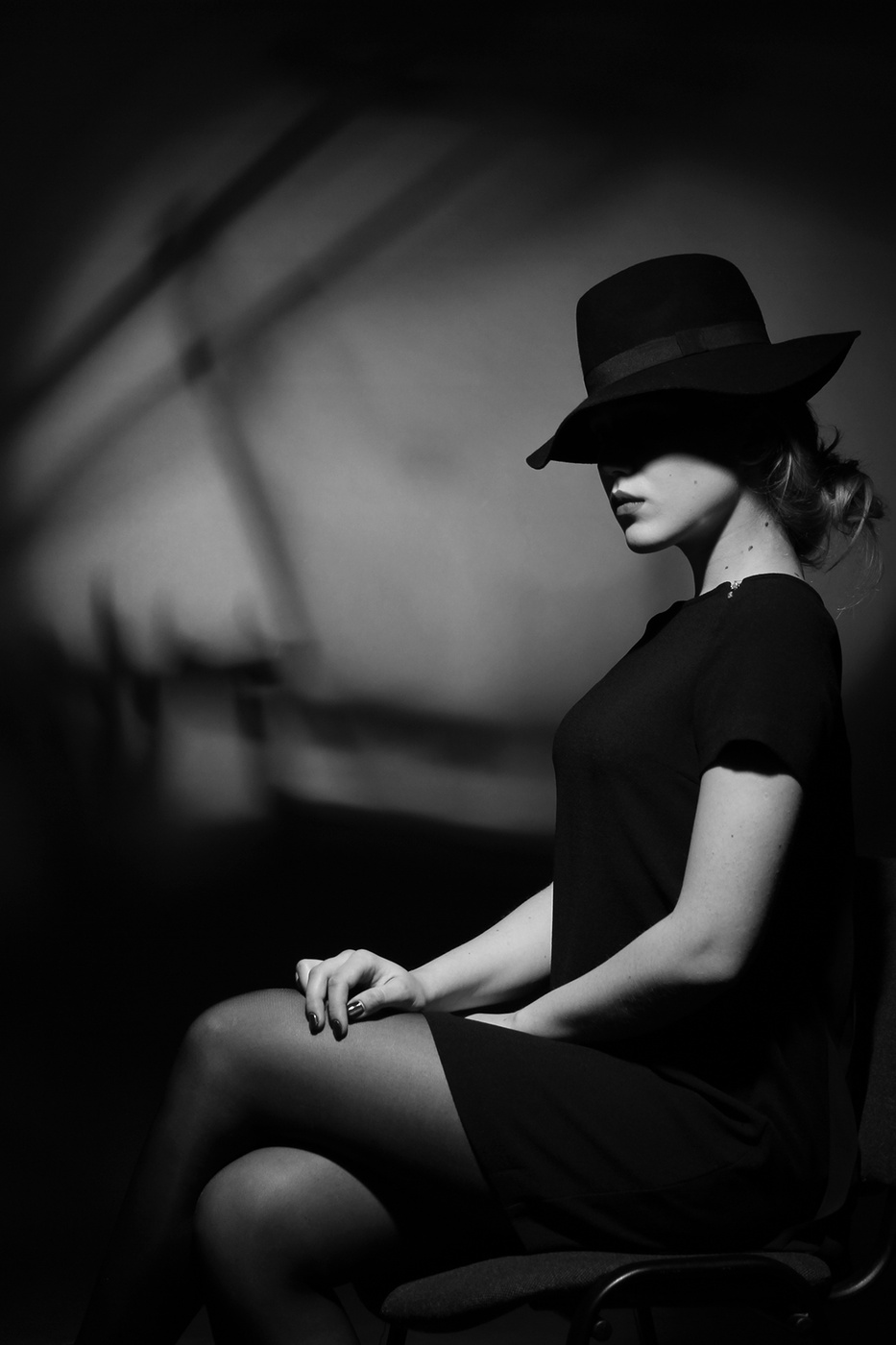 Аватарка загадочная женщина. Девушка в шляпе. Девушка в черном. Девушка в черной шляпе. Красивая женщина в шляпе.
