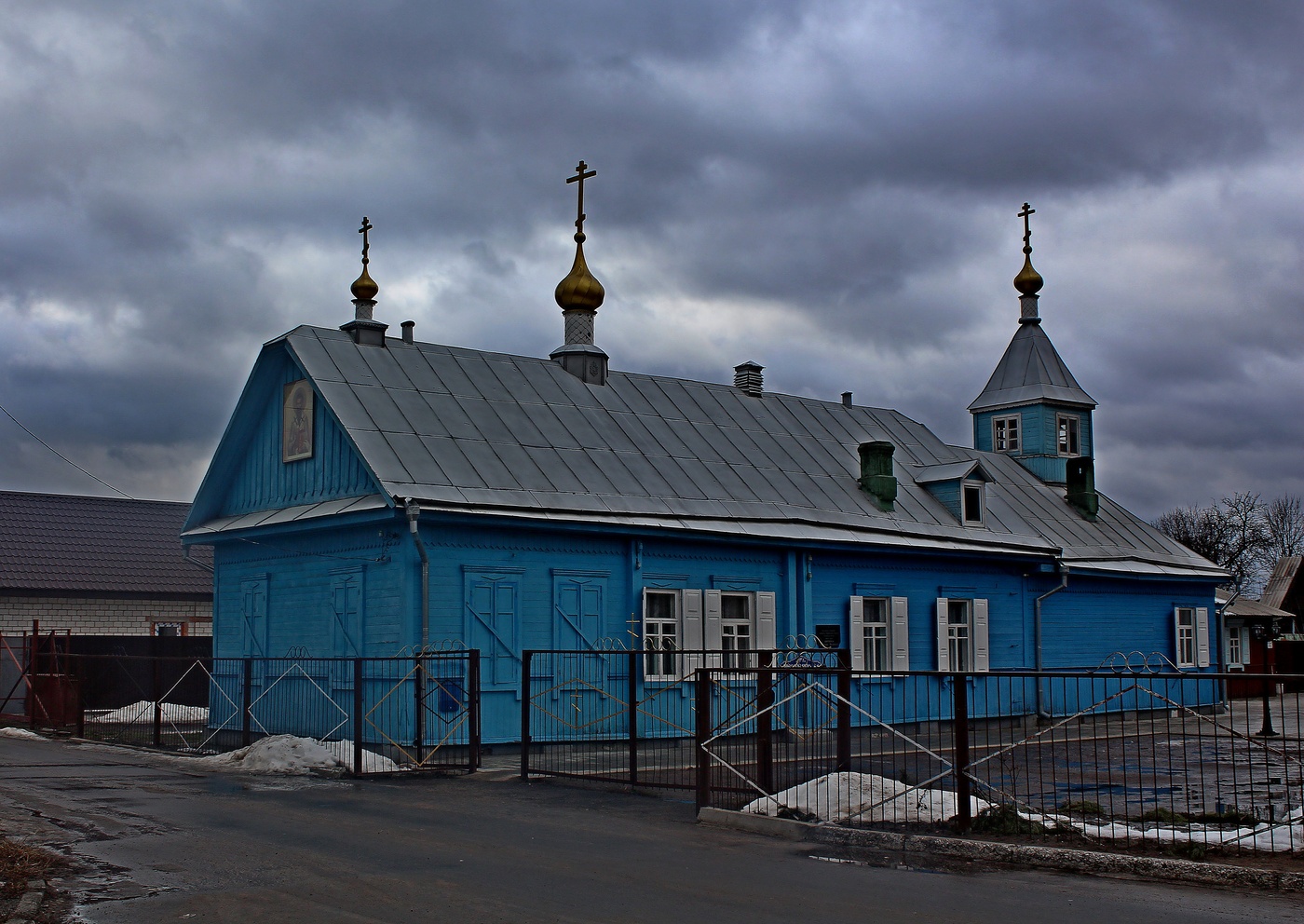 виноградный. храм василия великого жлобин. храм василия великого жлобин. свято-покровская церковь в стрешине. школа и церковь.