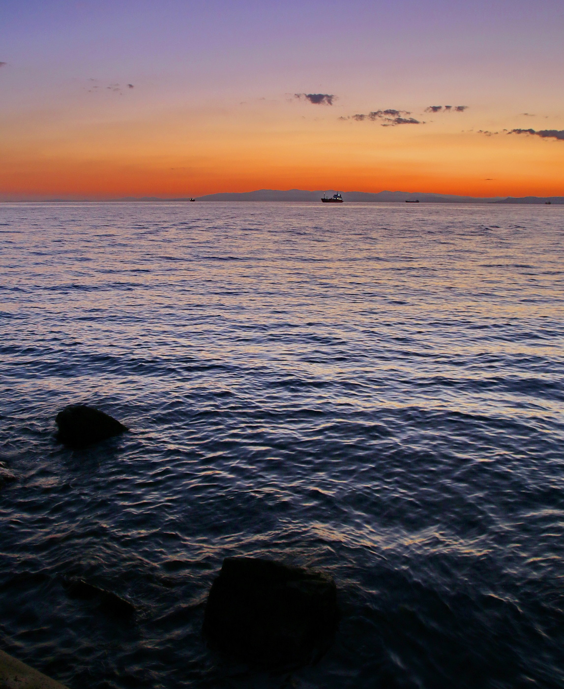 Амурский залив сайт. Амурский залив. Амурский залив Владивосток. Море далеко. Амурский залив на закате.