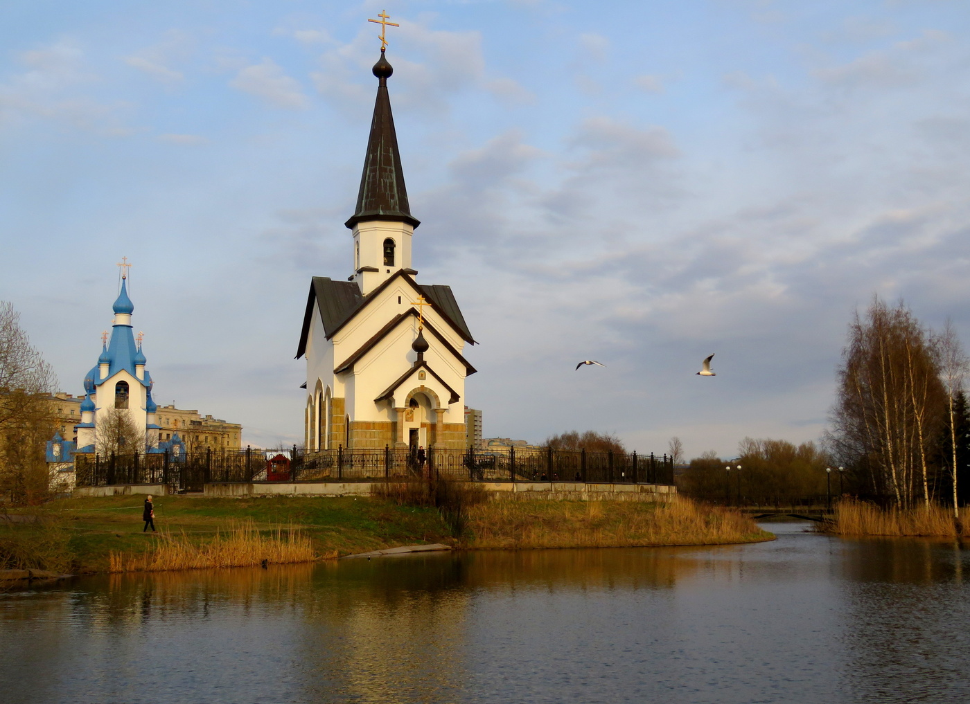 Средняя рогатка в санкт петербурге. Церковь Георгия Победоносца на средней рогатке, Санкт-Петербург. Храм Рождества Христова на средней рогатке. Церковь Георгия Победоносца Пулковский парк. Пулковский парк Петербурга Церковь Рождества Христова.