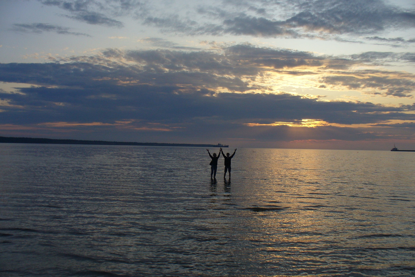 Море по колено. Море поколено.