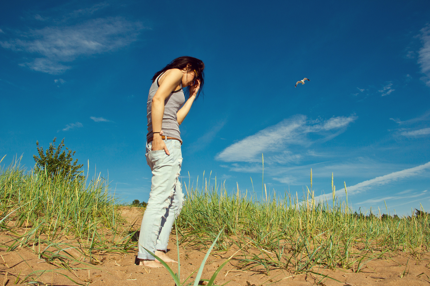 Летающая ткань с вентиляторами. Женщины модели в полете кто автор фото. Фото качество женщина с ткани летают. Человек летает в воздухе. Человек который умеет летать.