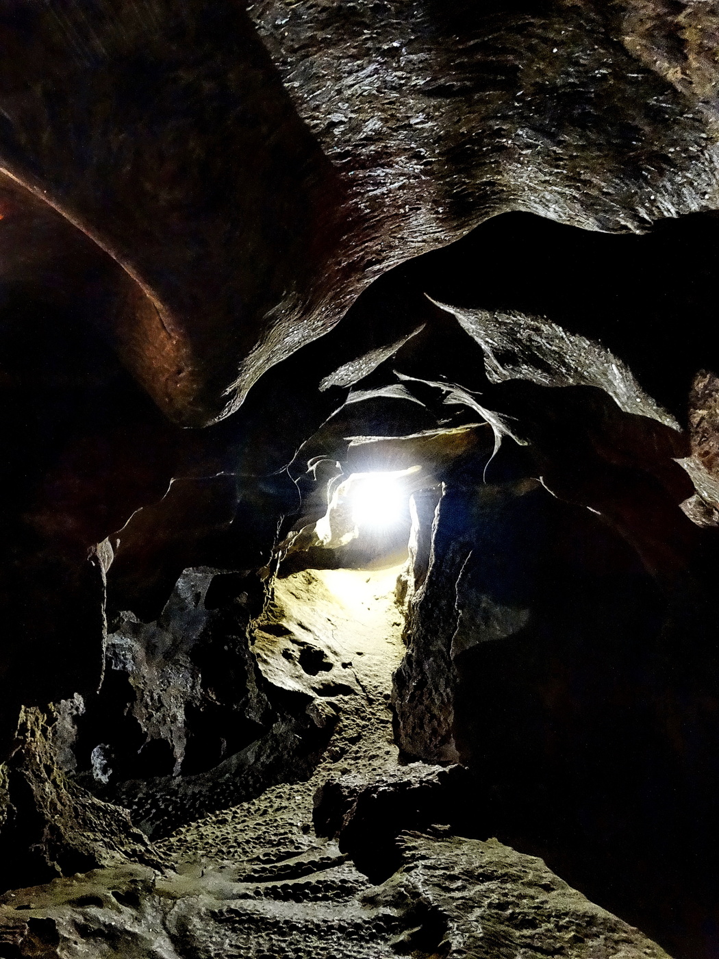 гуахарский грот. пещера фантазия икеньская. пещера эмине боир хосар. кудеяровы пещеры. кудеярова пещера саратовская область.