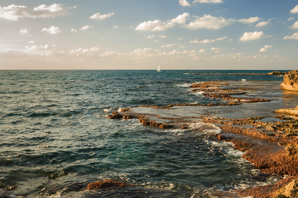 Моря средиземного моря. Средиземное море. Альборанское море. Средиземное неспокойное море. Средиземное море фото.