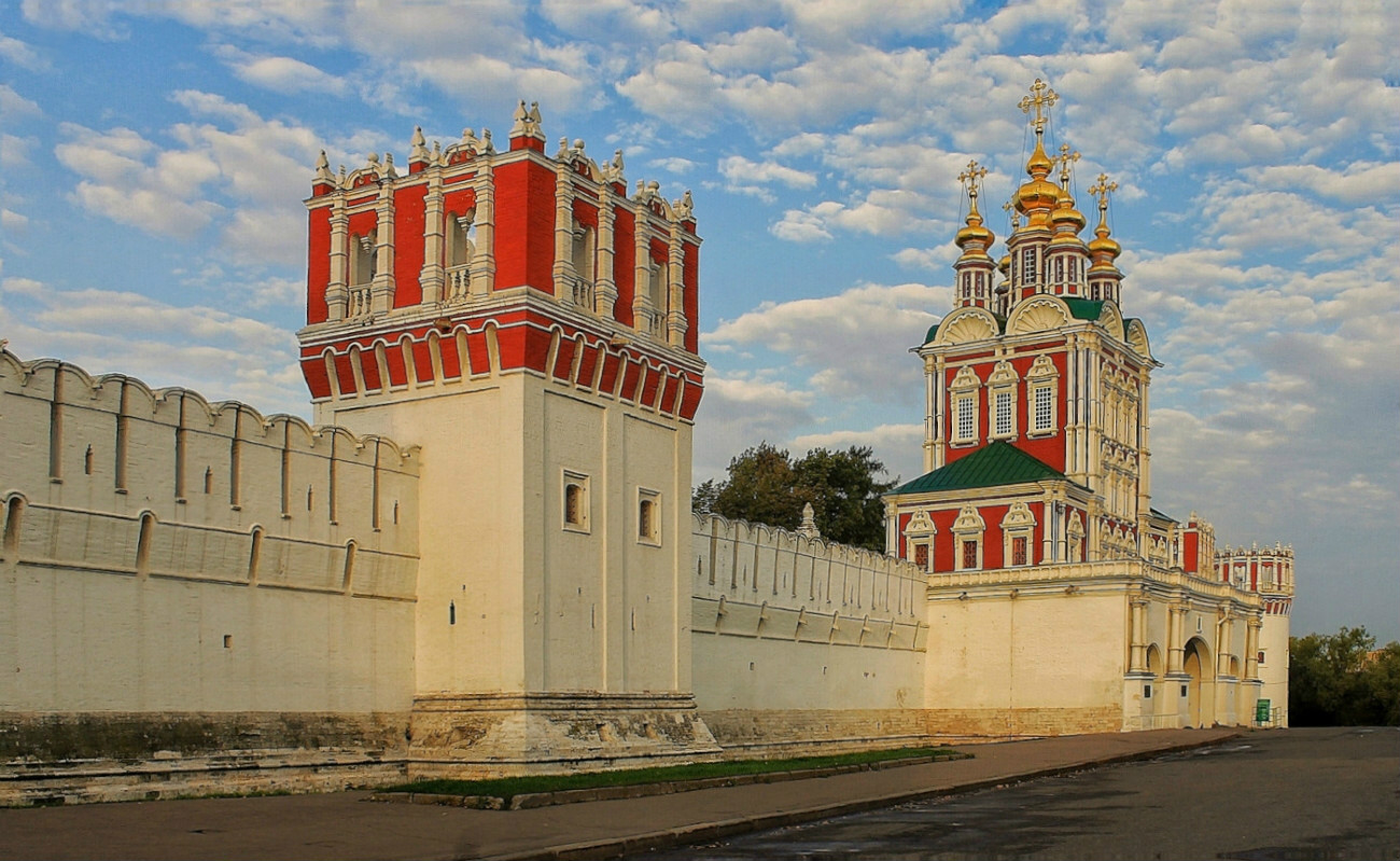 Новодевичий монастырь отзывы. Новодевичий Богородице-Смоленский монастырь. Новодевичий монастырь монастыри Москвы. Постройки Новодевичьего монастыря.