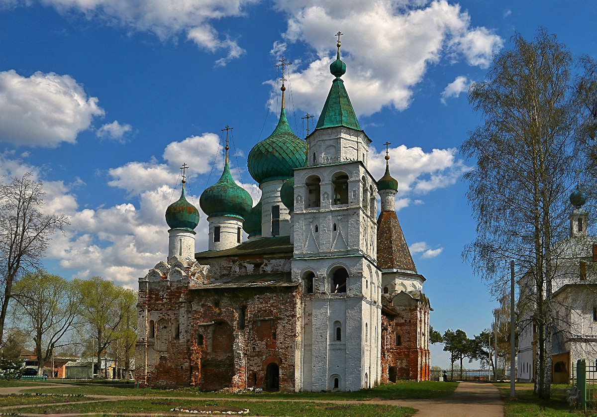 Монастыри ростова. Авраамиев Богоявленский монастырь. Авраамиев монастырь в Ростове Великом. Богоявленский собор Авраамиева монастыря. Богоявленский собор Авраамиева монастыря Ростов.