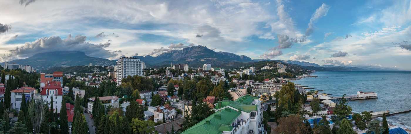 Алушта республика. Республика Крым Алушта. Панорама Крым Алушта. Алушта. Вид на город. Профессорский городок Алушта панорама.